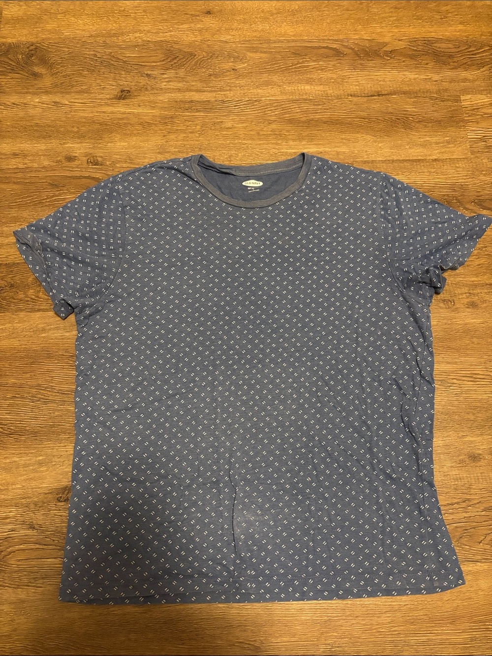 men’s blue and white old navy t shirt